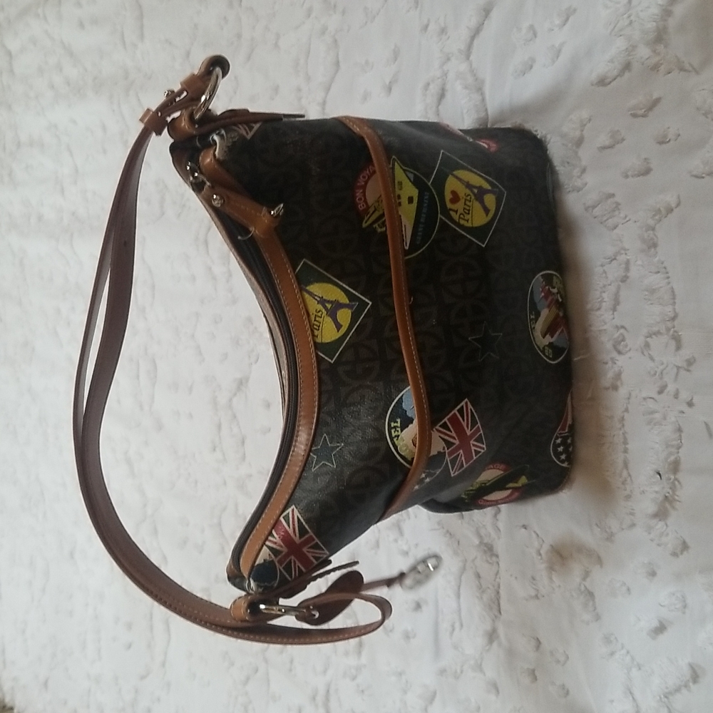 Giani Bernini Travel Print Purse/Handbag.